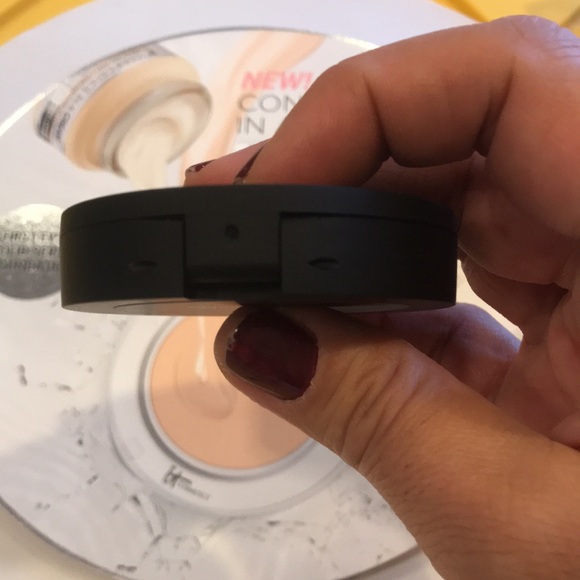 It cosmetics bye bye pores blush - Picture 5 of 7